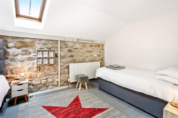 Charlotte-Gale-Yorkshire-Stays-Hawks-Barn-5889-Web