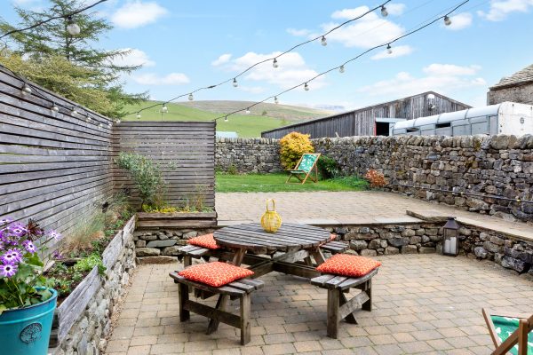 Charlotte-Gale-Yorkshire-Stays-Hawks-Barn-5894-Web